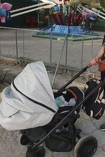 Прогулочная Польская коляска с большим капюшоном и поворотным