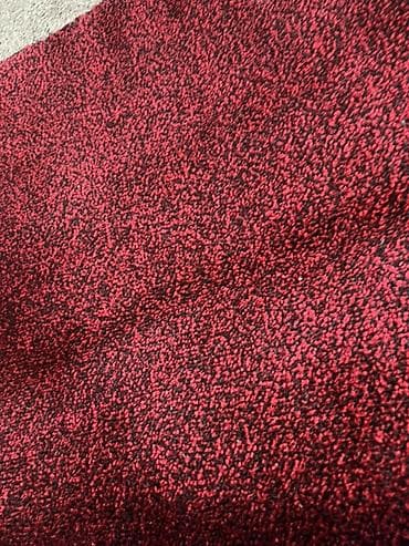 Ковровое покрытие красно‑черного меланжевого цвета - Материал