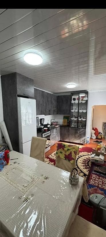 аренда кыргыз уй: 59 м², 3 бөлмө, Унаа токтотуучу жай, Забор, тосулган — 1