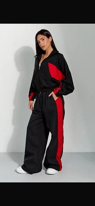 скупка одежд: Женский спортивный костюм в стиле athleisure - Комплект: укороченная — 2