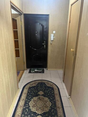 сдаю квартиру в микрорайонах: 1 комната, 35 м², 106 серия, 1 этаж, Евроремонт — 5