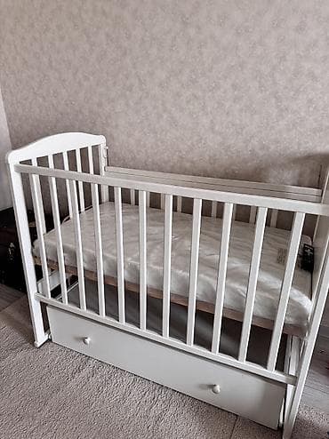 детские комбинезоны с ушками: Манеж-кровать, Б/у, С комодом — 2