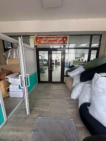 Недвижимость: 1 этаж Первая линия Площадь: 630 м² Арендная ставка: 5 $/м² Сдаётся — 4