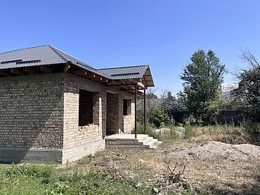 мега хоус: Продаётся недостроенный одноэтажный дом из кирпича с двускатной крышей — 1