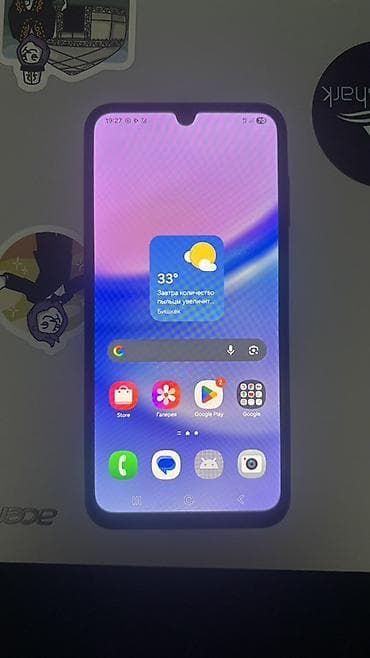 очки ии: Смартфон Samsung в чёрном цвете с лаконичным современным дизайном. На — 1