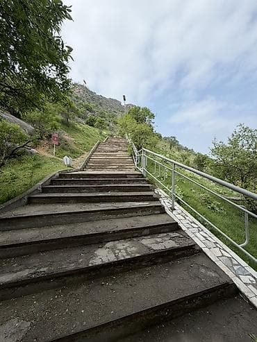 1 комнаты: Сниму квартиру в городе Ош. Трех комнатную. Можно бартером. Так же — 1