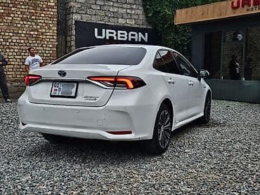 toyota corolla cross: Toyota Corolla: 2022 г., 1.8 л, Автомат, Гибрид, Седан — 5