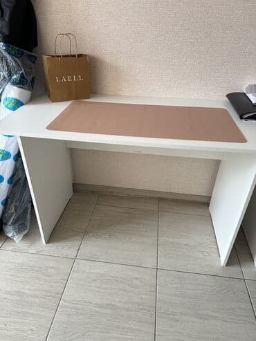 столы и стулья для офиса: В связи с закрытием офиса продаю офисные белые столы 2 шт (стандарт — 7