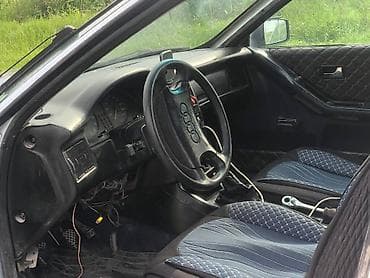 Транспорт: Audi 80: 1989 г., 1.8 л, Механика, Седан — 4