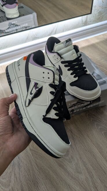 Кроссовки и спортивная обувь