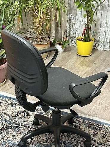 купить офисные кресла: Офисное кресло, С колесиками, цвет - Черный — 2