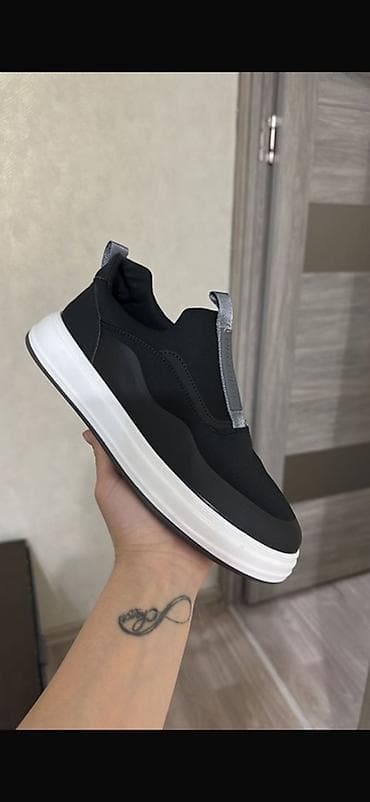 кроссовки кеды: Слипоны/кеды без шнурков, черные - Лаконичный дизайн: однотонный — 1