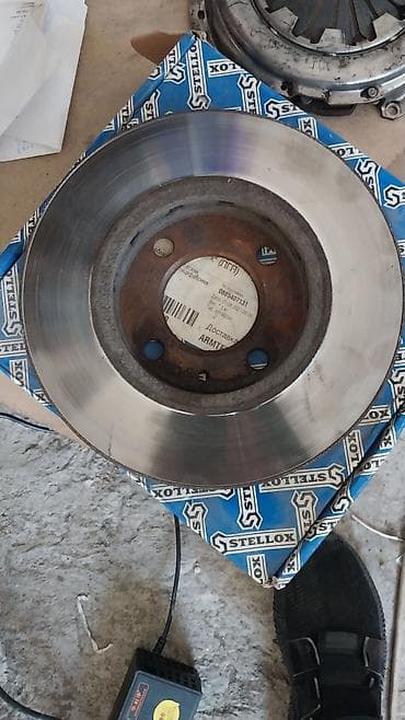 шляпы на: Предний тормозной диск Volkswagen 1995 г., Б/у, Оригинал, Германия — 4