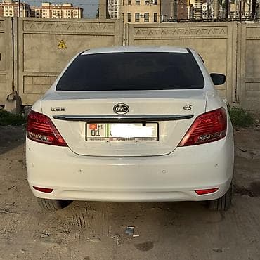 tesla y: BYD E5: 2019 г., Электромобиль, Седан — 6