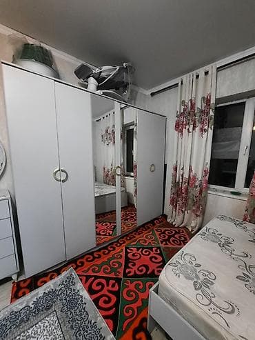 Спальный гарнитур в современном стиле, цвет светло‑серый с золотистыми