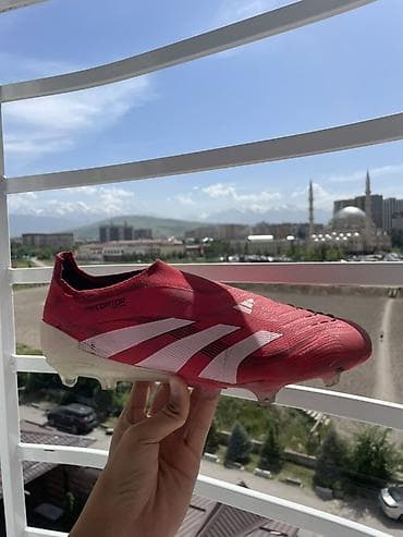 фудболный бутс: Футбольные бутсы Adidas Predator 
Размер 43 — 1