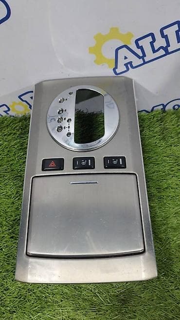 Infiniti FX35 v-3.5 2006 год, накладка кулисы