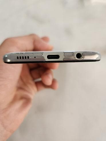iphone d: Samsung Galaxy A51, Б/у, 128 ГБ, цвет - Белый, 2 SIM — 3