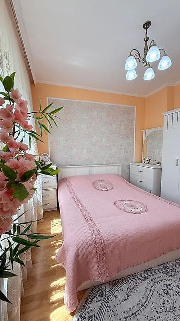 квартира 8 мкрн: 3 комнаты, 70 м², 105 серия, 4 этаж, Косметический ремонт — 1
