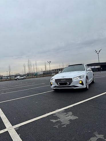 гитара корт: Genesis G70, белый седан бизнес-класса. Свежий перегон, машина — 1