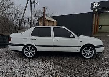 Volkswagen Vento: 1994 г., 2 л, Ручные, Бензин, Седан