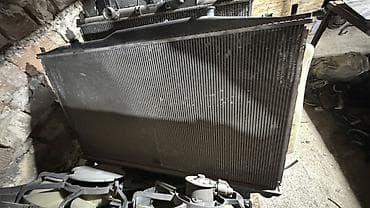 Радиатор охлаждения двигателя для автомобиля. - Конструкция