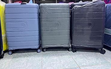 Чемодан, Материал: Пластик, Средний (40 - 70 л)