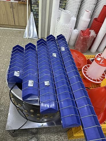 поилки для курей: Кормушка лотковая 40 см 60см 80 см 100 см пластик Кормушка — 7