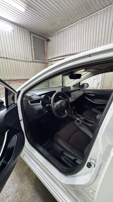 runx alex: Toyota Corolla: 2020 г., 1.8 л, Вариатор, Гибрид, Седан — 4