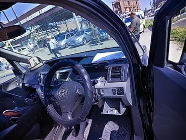 фав продажа: Toyota Voxy: 2004 г., 2 л, Автомат, Минивэн — 6