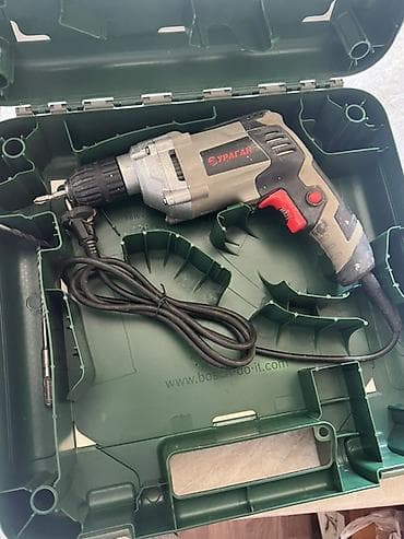 Электрическая дрель УРАГАН УГР-10700 в кейсе. Состояние хорошее