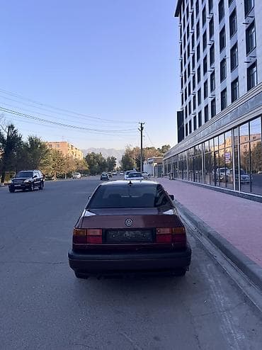 Volkswagen Vento: 1993 г., 1.8 л, Механика, Бензин, Седан — 3