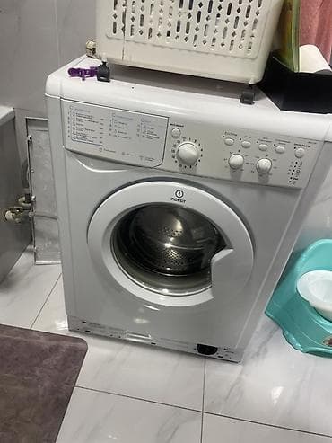 Стиральная машина Indesit, фронтальная загрузка. Основные