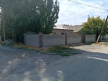 сдаю сто в аренду: Дом на участке с капитальным забором - Один этаж, построен из — 3