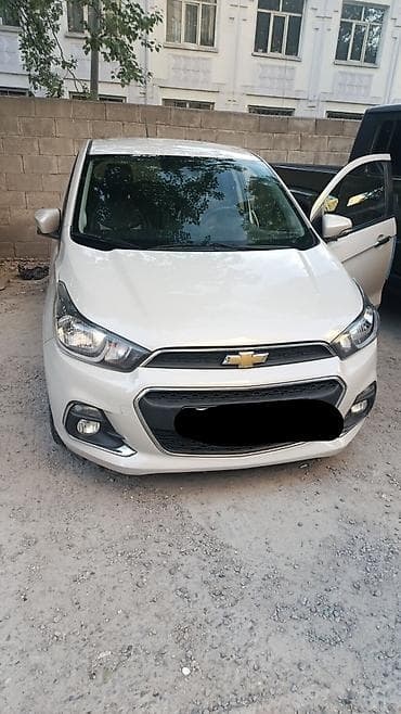 Chevrolet Spark: 2015 г., 0.1 л, Бензин, Хэтчбэк