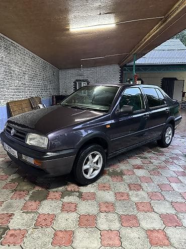 Volkswagen Vento: 1992 г., 1.8 л, Механика, Бензин, Седан at lalafo.kg Volkswagen Vento: 1992 г., 1.8 л, Механика, Бензин, Седан