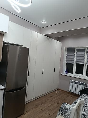 стол полка: Островная торговая витрина/киоск из стекла и ЛДСП - Конфигурация — 6