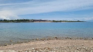 часовые квартиры бишкек: Коттедж, Дом у Озера Чолпон-Ата, Парковка, стоянка, Охраняемая территория, Закрытый пляж — 8