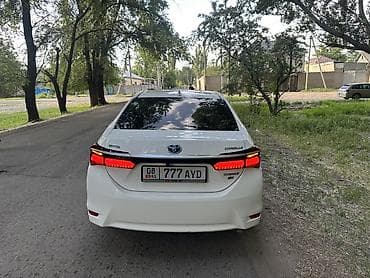 продаю тойота каролла: Toyota Corolla: 2019 г., 1.8 л, Вариатор, Гибрид, Седан — 3
