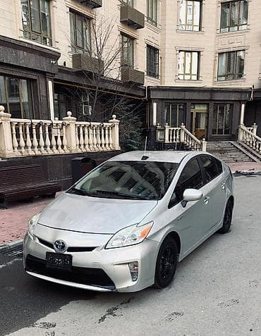 Toyota Prius: 2015 г., 1.8 л, Автомат, Гибрид, Лифтбек