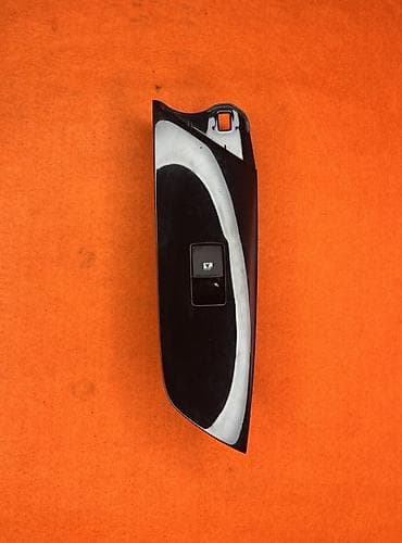 Кнопка стеклоподъёмника с облицовкой двери Totota Prius 9 - Панель at lalafo.kg Кнопка стеклоподъёмника с облицовкой двери Totota Prius 9 - Панель