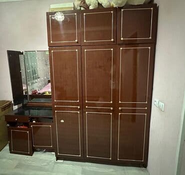 Спальный гарнитур в классическом стиле, цвет — тёмный глянец с