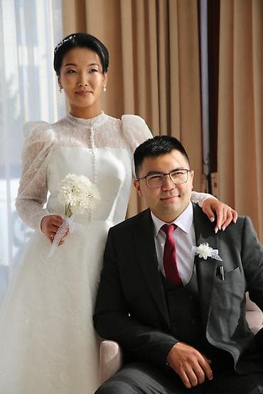 Свадебные платья и аксессуары: Свадебное платье, M, Дизайнерское, Винтажный стиль, Гипюр, А-силуэт, Италия, Цветочные элементы, Жемчуг, Кружево, Новый — 9