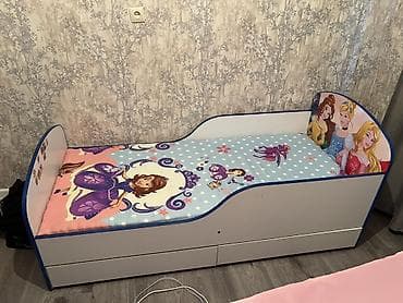 Детская кровать для девочки с ярким принтованным изголовьем и — 2