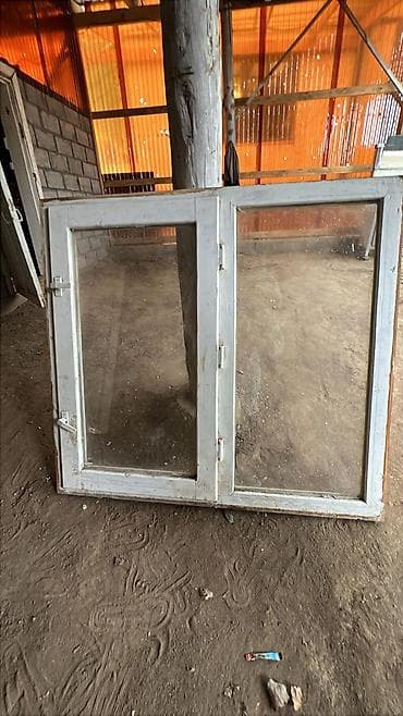 учебные доски: Деревянное двухстворчатое окно с одинарным остеклением. - Материал — 1