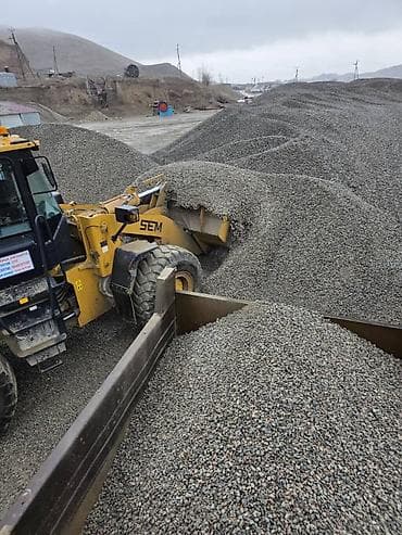 Декор и интерьер: Щебень фракции 5–20 мм и 20–40 мм Описание: - Прочный каменный щебень — 4