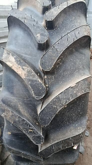 ez 30: Плуг оборотный навесной, 4-корпусный + комплект тракторных шин. Плуг — 2