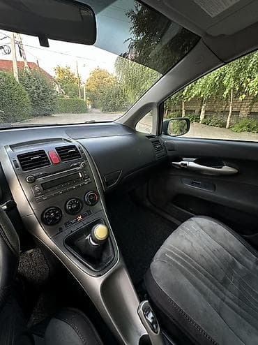 ключ от хонды: Toyota Auris: 2008 г., 2 л, Механика, Бензин, Хэтчбэк — 4