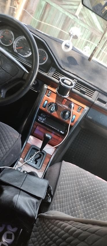 е класс 211: Mercedes-Benz 220: 1992 г., Автомат, Седан — 1