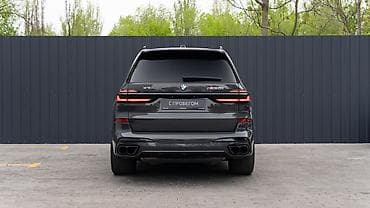 пленку: BMW X7: 2024 г., 4.4 л, Автомат, Бензин, Внедорожник — 7